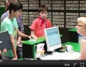 Sch�ler bei der Recherche